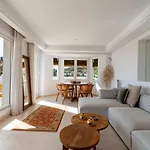 Penthouse With Sea View, Gym & Pool In Puerto Banus