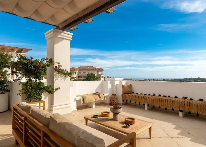 Penthouse With Sea View, Gym & Pool In Puerto Banus