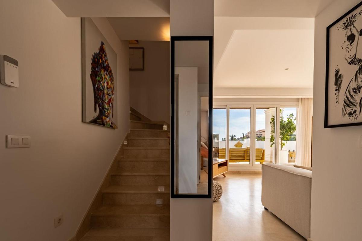 Penthouse With Sea View, Gym & Pool In Puerto Banus Marbella