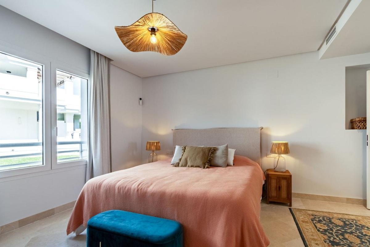 Apartment Penthouse With Sea View, Gym & Pool In Puerto Banus *