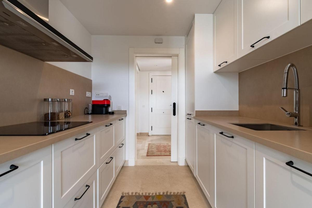 Apartment Penthouse With Sea View, Gym & Pool In Puerto Banus Marbella
