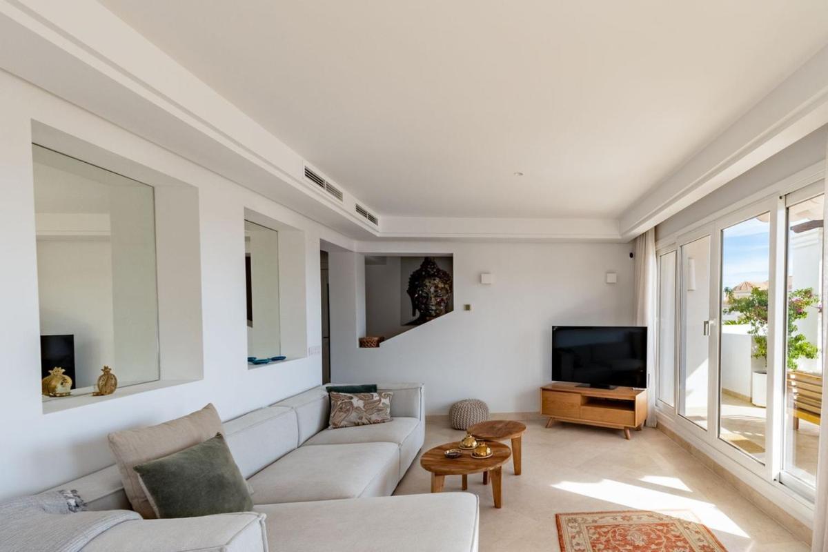 Penthouse With Sea View, Gym & Pool In Puerto Banus Apartment
