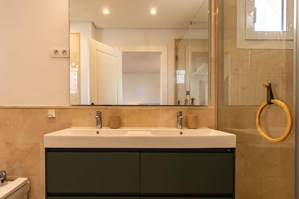 Apartment Penthouse With Sea View, Gym & Pool In Puerto Banus Marbella