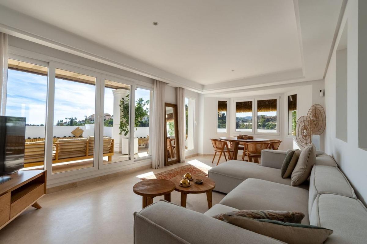 Apartment Penthouse With Sea View, Gym & Pool In Puerto Banus Marbella