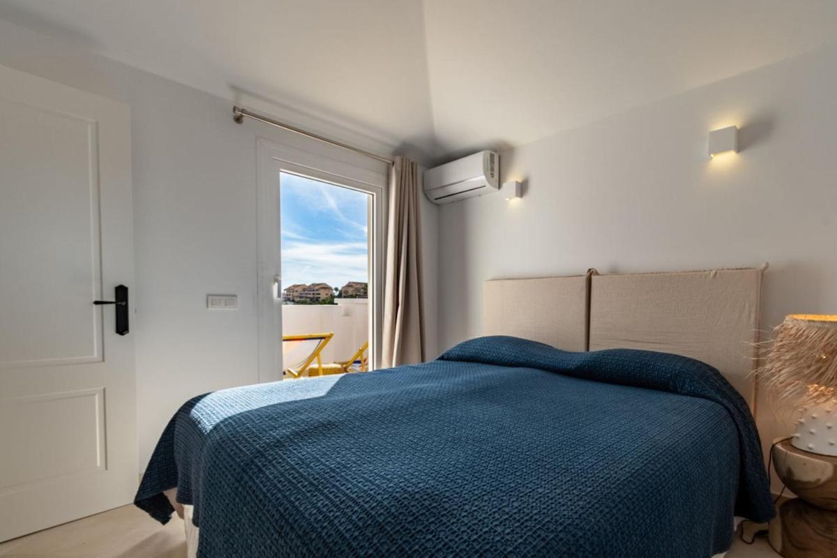 Penthouse With Sea View, Gym & Pool In Puerto Banus Apartment *